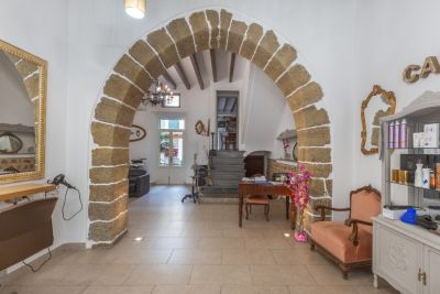 Casa de pueblo renovada con patio en pleno centro de Sóller