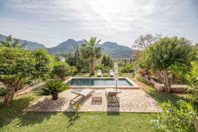 Casa de campo moderna con piscina
