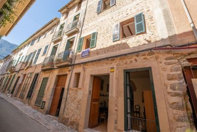 Casa de pueblo con terraza y patio en Sóller