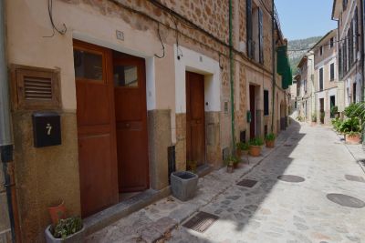 Céntrica casa de pueblo con pequeña terraza en Fornalutx