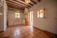 Pequeña casa con jardin y piscina para reformar