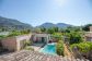Pequeña casa con jardin y piscina para reformar
